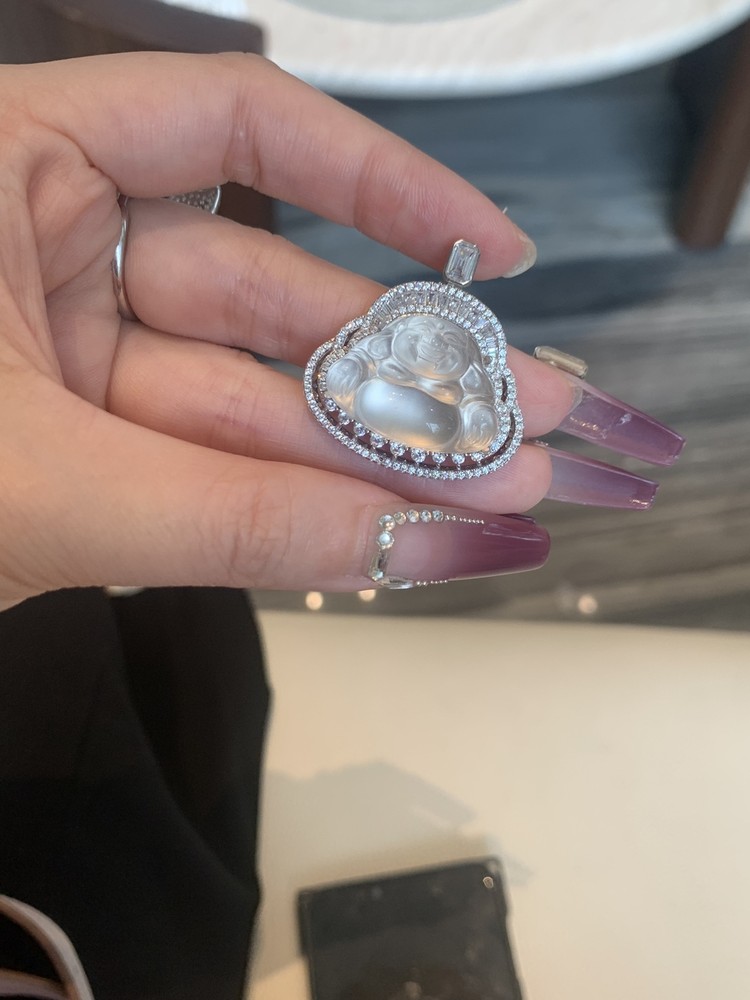 Hand-carved jade Buddha pendant with rock sugar square drill