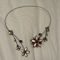Kristina Collection Pink & White Flowers Black Memory Wire Necklace NWOT