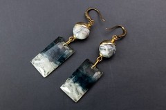 Stylish Medium-Sized Clear Acrylic Earrings: Black and White Ink Resin Design