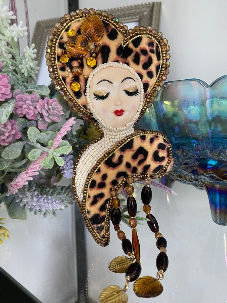 Brooch Handmade Beaded Art Doll Face Kitty Kate