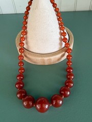 Lovely Vtg Graduated Carnelian Red Agate Bead 14″ Choker Necklace Hand Knotted.