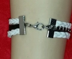FAMILY CIRCLE CHARM ADJUSTABLE LEATHER BRACELET-BLACK & WHITE 6 1/2″-8 1/2″-#311