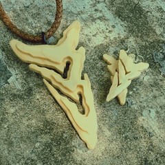Affinato – Wooden Abstract Pendant with Earrings (Women’s Jewelry Set)