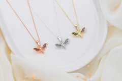 Golden Hive 14K Bee Necklace – Dazzling Elegance with Nature’s Charm