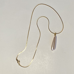 2.38g 18k GT Chain 17″ Necklace w/ Pearl Pink Design Teardrop pendant 8.5″ drop