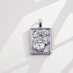 4.4g Vintage Platinum Lady Earth Pendant, Relief Pendant, Artisan Goddess Charm