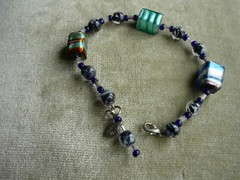 VERY NICE ARTISAN ART GLASS BEADED BRACELET, SHADES OF BLUE & GREEN/ 8 1/2″