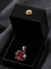 10.20 Ct Certified Red Diamond Pendant, Tariffs FREE & Matching Diamond Studs