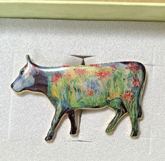 Vintage Westland CowParade 2002 TieTac/Pin & GP & Floral Yard Design 1 1/2″L