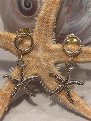 Artisan 18K Gold Plated Brass Twist Circle Post Earrings with Starfish Charms