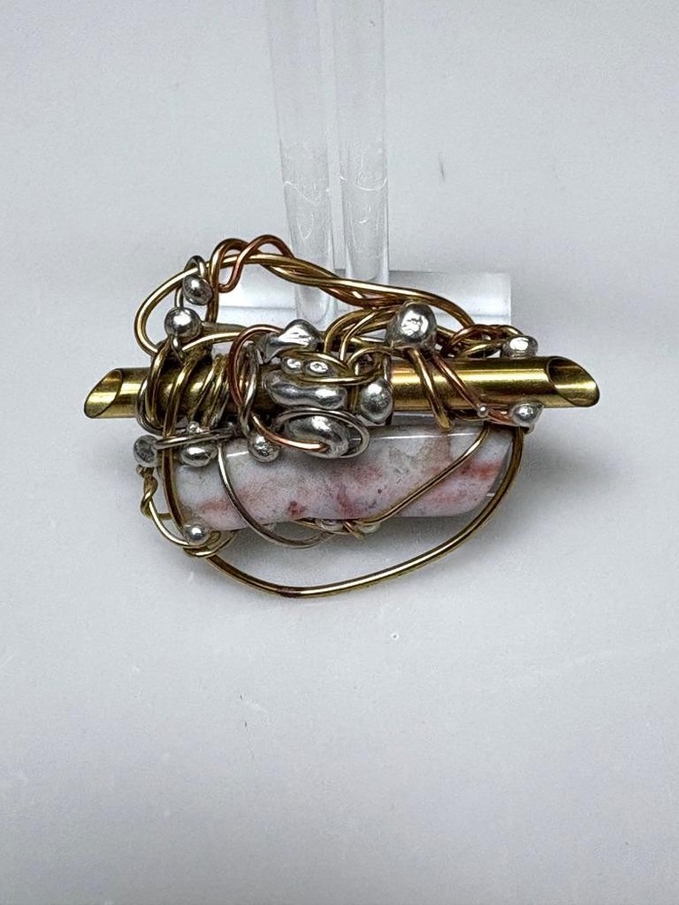 EXQUISITE WIRE WRAPPED GEMSTONE ARTIST SIGNED MIXED METALS ABSTRACT PIN ***