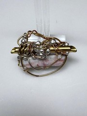 EXQUISITE WIRE WRAPPED GEMSTONE ARTIST SIGNED MIXED METALS ABSTRACT PIN ***