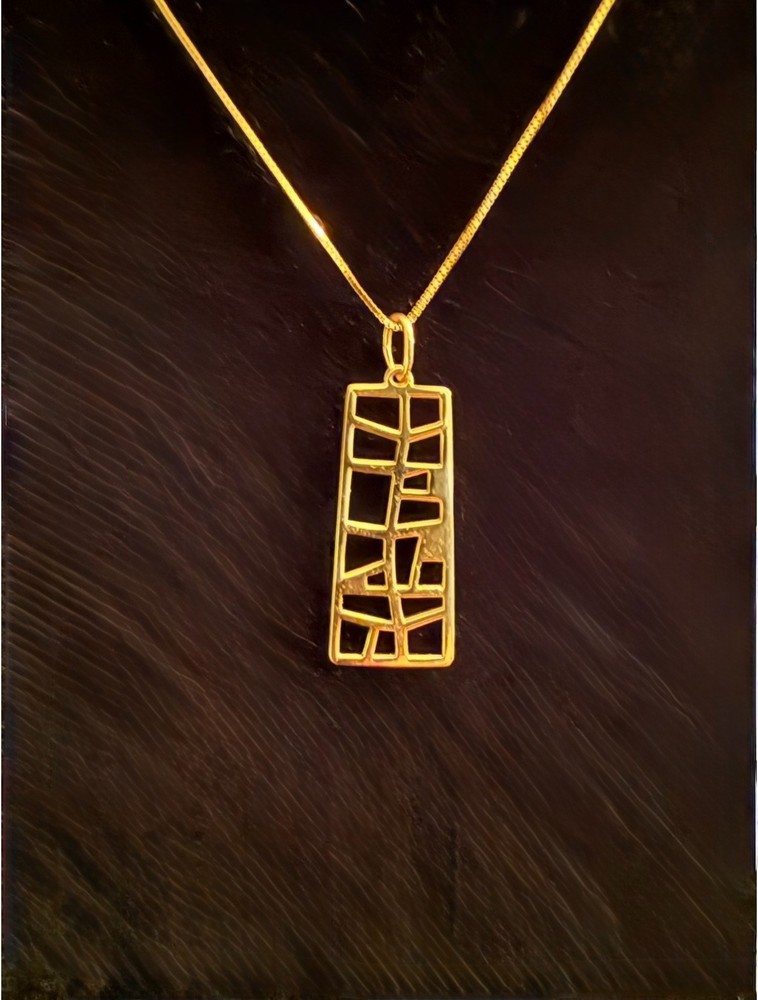 «Pearl Harbor» Window (Alfred Preis-Architect) Necklace – 14K Gold