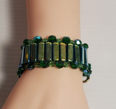 Handcrafted United States Green Art Glass Wide Bead Toggle Clasp 8.25″ Bracelet