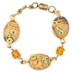 Handmade Wire Wrapped Swirl Glass Bead Bracelet Gold Tone Magnetic Clasp 7″