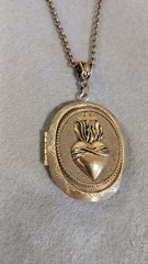 Antique Bronze Sacred Heart Locket Necklace Great Gift Family Mother Daughter