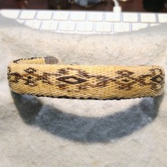 VINTAGE ~ NATIVE AMERICAN ~ BLACK & WHITE NYLON WEAVE DESIGN CUFF BRACELET (j)