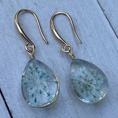 Min Favorit Pressed Aqua Flowers Glass Pendant & Gold Pl Artisan Drop Earrings