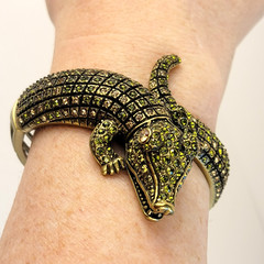 Heidi Daus Alligator Hinged Cuff Bangle Bracelet Olivine Peridot Crystal 7″