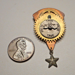 Signed Melissa Manley Daniels 1977 Metal Gears Spinner Brooch – Lie Detector