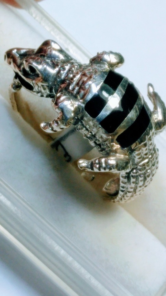 FETCHING STERLING SILVER .925 WITH BLACK ONYX INLAY RING IN SIZE 8.75-9.0-9.25!