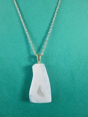 Gray & White Tone Agate Pendant Necklace 18″ Silver Plated Twisted Rope Chain