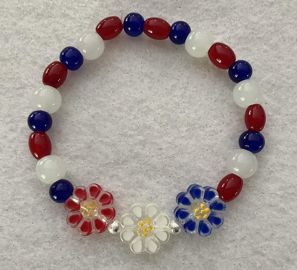 Red White & Blue Ladies 4th of July/Patriotic LampWork Flower Beaded Bracelet