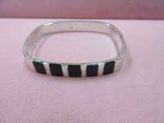 7″ Vtg 925 Sterling Silver Onyx Hinged Bangle 16.21 Grams