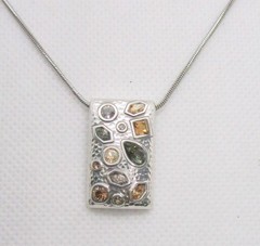 BRIGHTON SILVERTONE HAMMERED FALL COLORS GEMSTONE NECKLACE 16»-18.5»