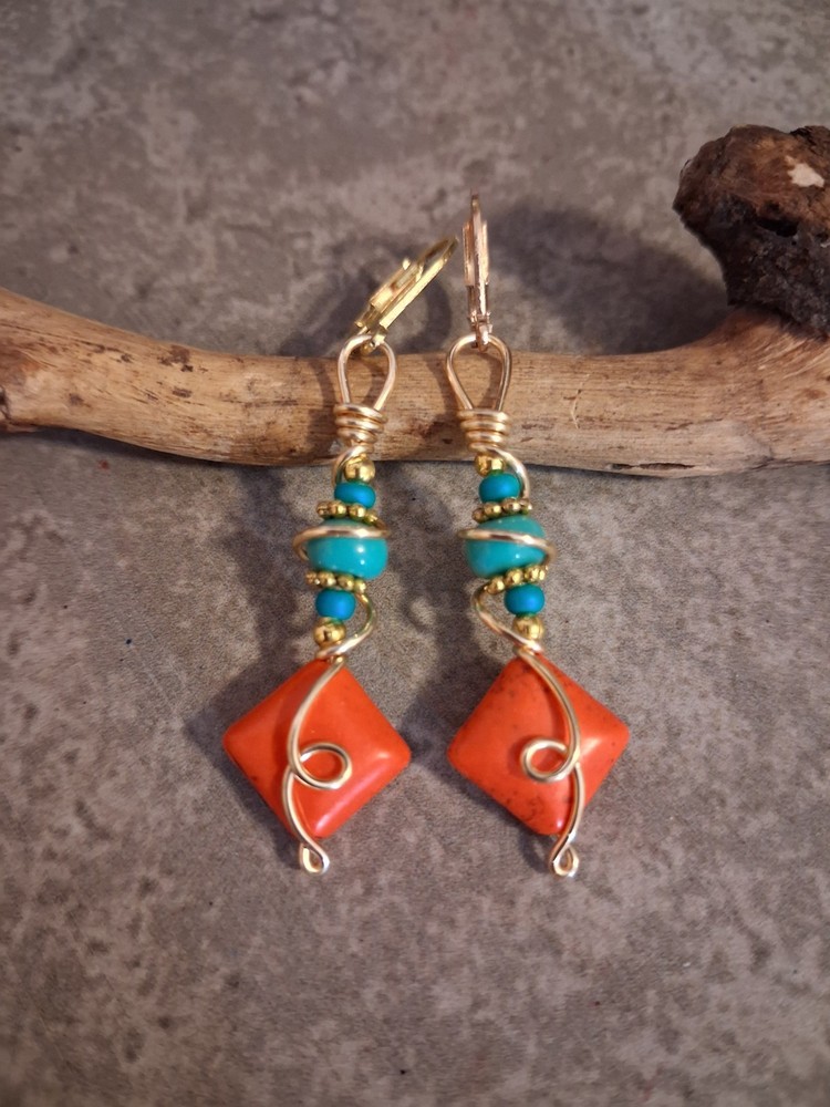 UNIQUE ORANGE HOWLITE BEAD/TURQUOISE GLASS/GOLD WIRE LOOP AND WIRE WRAP EARRINGS
