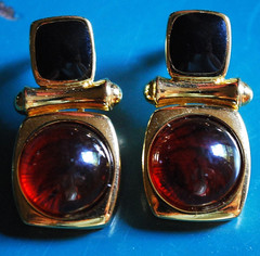Vtg JOAN RIVERS Pierced Earrings AMBER/BLACK CABOCHON Door Knocker/Dangle 1.25″