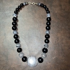 VINTAGE Black White Striped Onyx Agate 21” Beaded Necklace Natural Stones