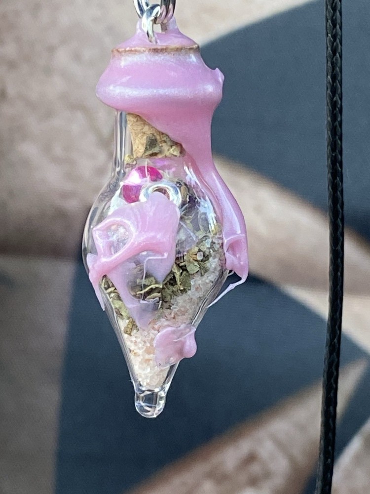 LOVE SPELL PENDANT MAGIC METAPHYSICAL ATTRACTION JEWELRY