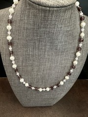 Classic Pearl and Crystal Bead Necklace – Elegant White and Deep Purple