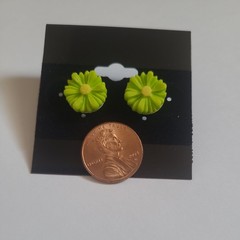 Handmade: Green Flower Stud Earrings