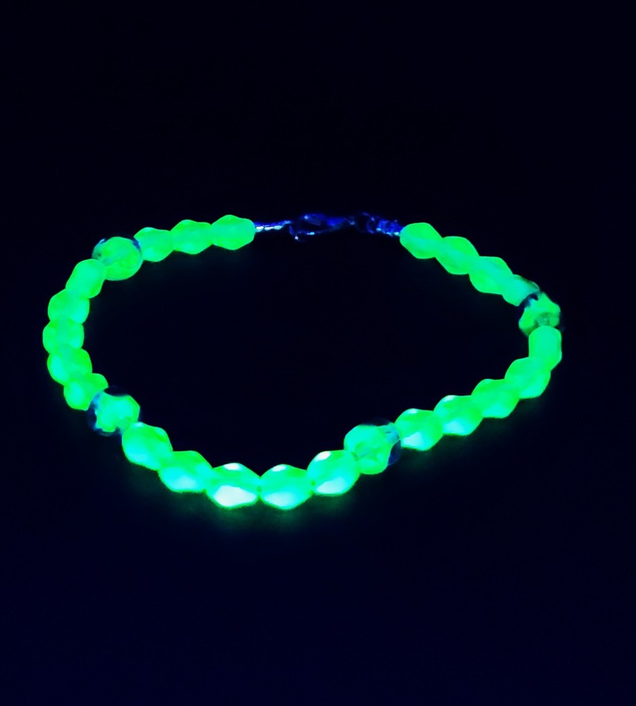 Uranium Czech glass facet green and blue beads, snake chain, silver clasp 8″