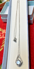 Vintage Sterling Silver .925 YGI 9mm CZ & V-Shape wCZs Pendant 18″L Necklace