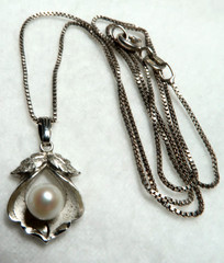 VINTAGE STUNNING STERLING SILVER CHRISTIAN CROSS PEARL NECKLACE~SIGNED