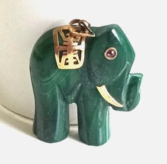 Vintage 14k Yellow Gold Natural Carved Malachite Lucky Elephant Pendant 12gr.