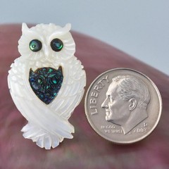 White Mother-of-Pearl & Paua Abalone Shell Carving Owl Design for Pendant 2.59 g