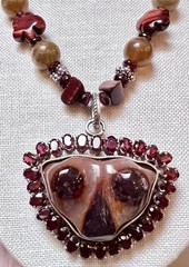 LOVELY Artisan Sterling Silver Garnet, Carved Agate, Cat’s Eye Quartz Necklace
