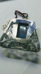 LIVELY NATURAL LABRADORITE IN STERLING SILVER DESIGNER FLORAL EMBOSSED PENDANT!