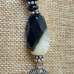 Banded Agate Necklace Faceted Black White Gray 18” Silver Tone Chunky Crystals