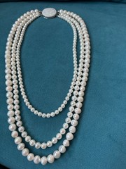 Handcrafted Genuine Cultured Pearl Beads W/Mother of Pearl Cameo Clasp Necklace