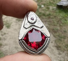 Ruby Facet Medallion, Vintage Ancient Look, 3 sm Pigeon Blood Ruby facets