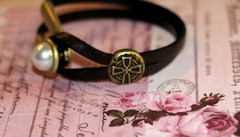 Chocolate Brown Leather/5mm/Pearl Double Strand Closure/Celtic Slider (brac11)