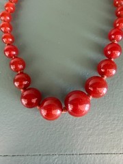 Lovely Vtg Graduated Carnelian Red Agate Bead 14″ Choker Necklace Hand Knotted.