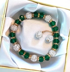 DISCO look CRYSTAL assorted color stretch Bracelets FREE GIFT BOX (BD22)