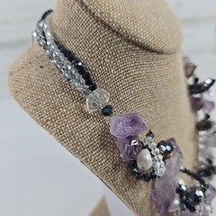 ROUGH AMETHYST CRYSTALS FRESHWATER PEARLS NECKLACE WITH MAGNET CLOSURE (19.5 in)
