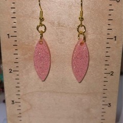 Handmade epoxy resin pointed oval dangle earrings – pink glitter w/ iridescent